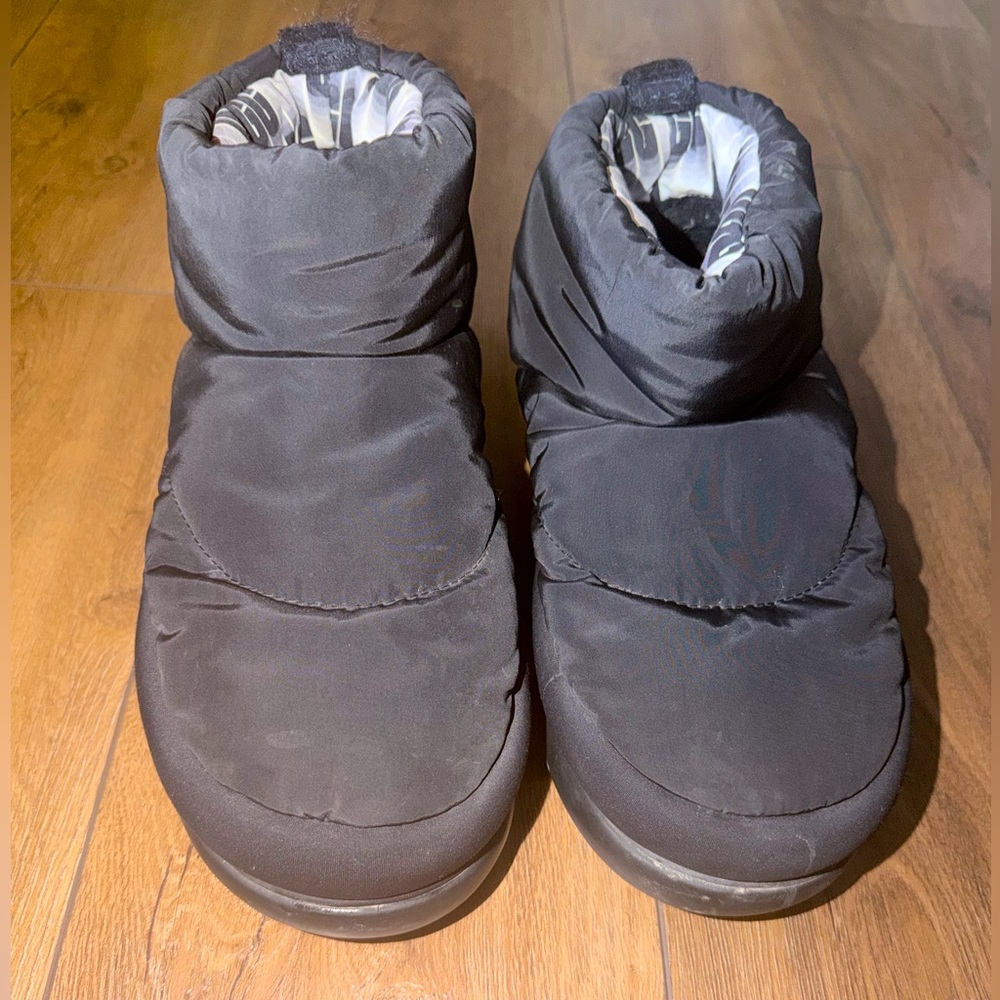 UGG CLASSIC MAXI MINI Black SLIP ON PUFF BOOTS